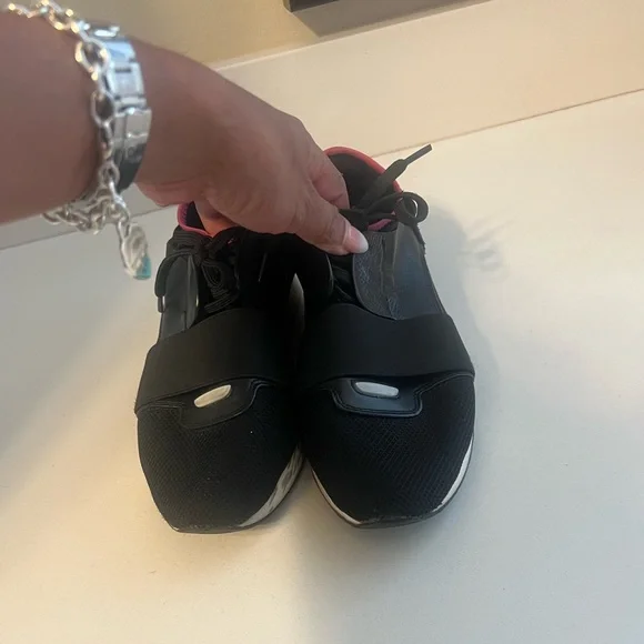 Balenceaga Women's Black Slip-On Runner with Pink Trim. Size 39 - Picture 5 of 6